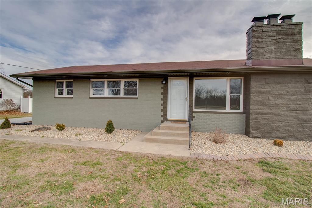 4437 Fosterburg Road Bethalto, IL 62010 - Photo 4 of 39