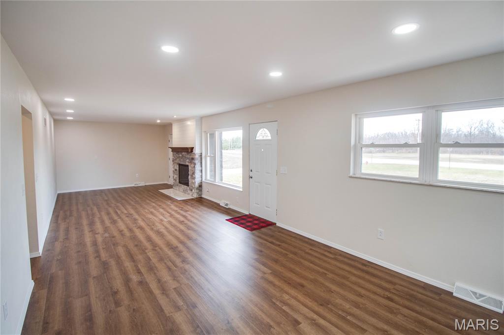 4437 Fosterburg Road Bethalto, IL 62010 - Photo 6 of 39