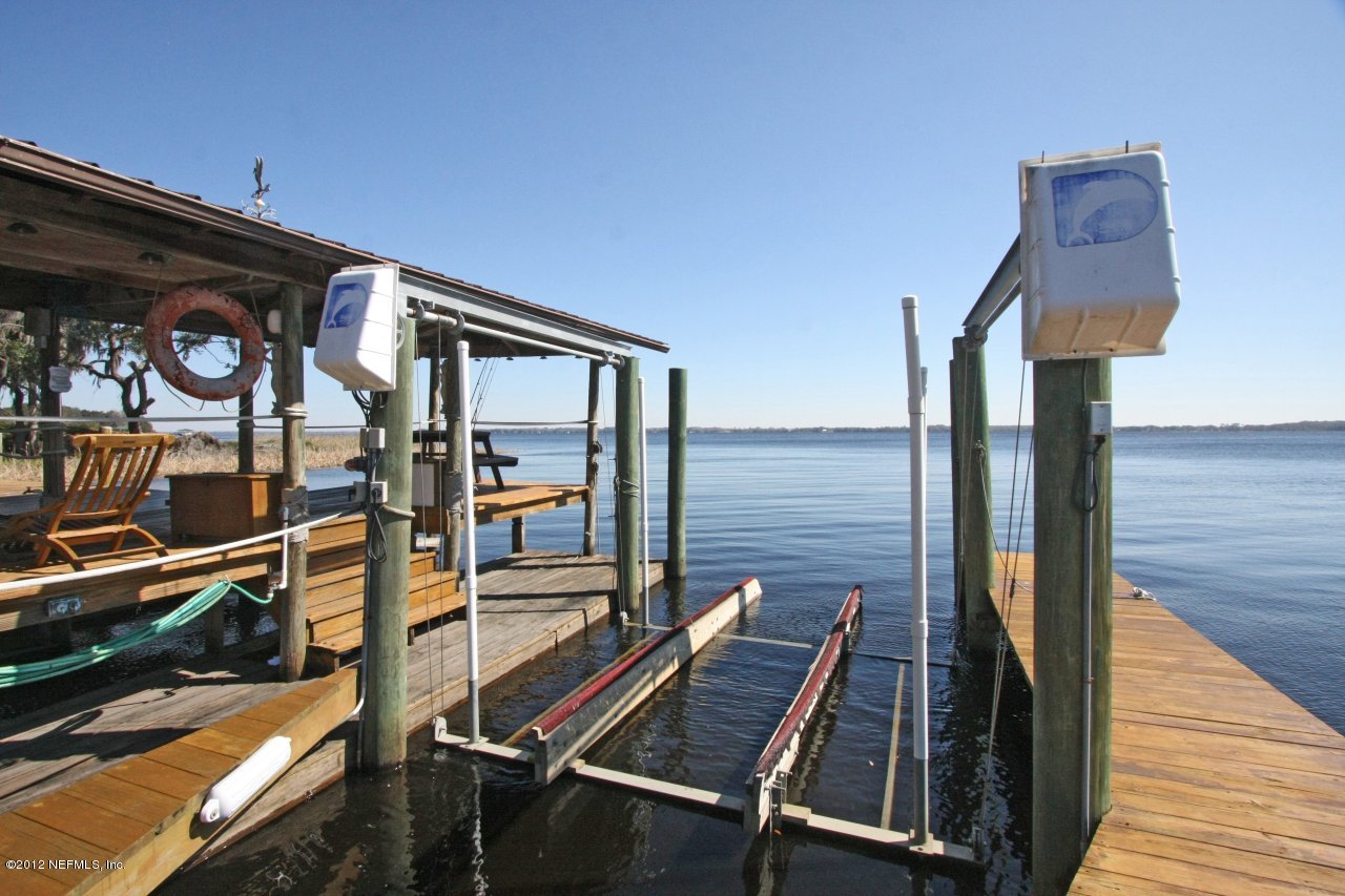 587 West River Road Palatka, FL 32177 - Photo 13 of 35 Boat Lift