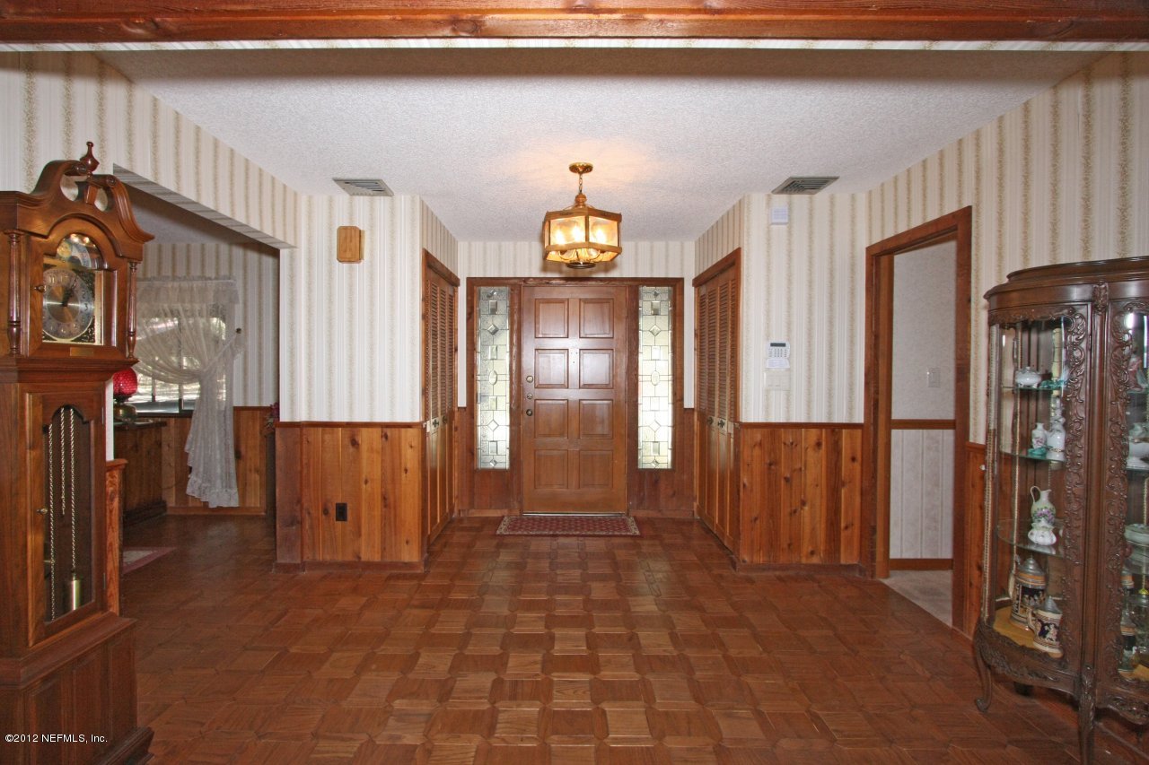587 West River Road Palatka, FL 32177 - Photo 14 of 35 Front Foyer