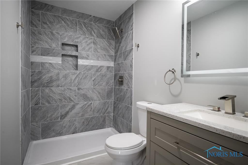 4727 Elmhurst Road Toledo, OH 43613 - Photo 13 of 27 Master Bath