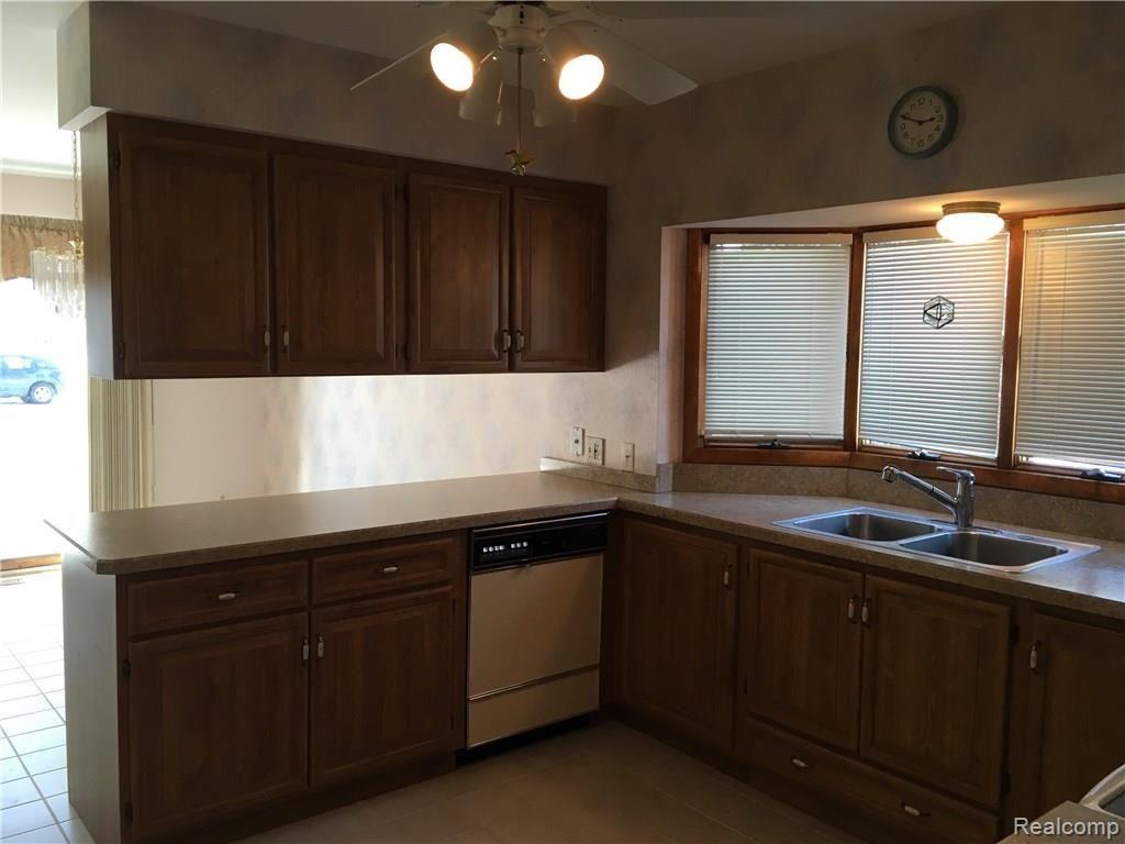 3903 John R Road Troy, MI 48083 - Photo 10 of 28 Plenty of Kitchen Storage!