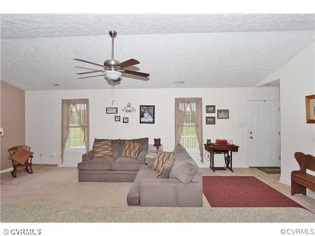 8270 West River Road Aylett, VA 23009 - Photo 3 of 24 Living Room