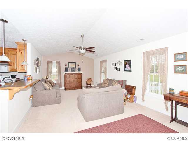 8270 West River Road Aylett, VA 23009 - Photo 4 of 24 Living Room