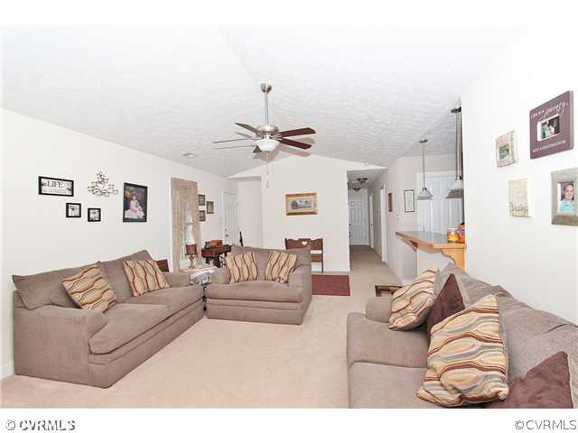 8270 West River Road Aylett, VA 23009 - Photo 5 of 24 Living Room