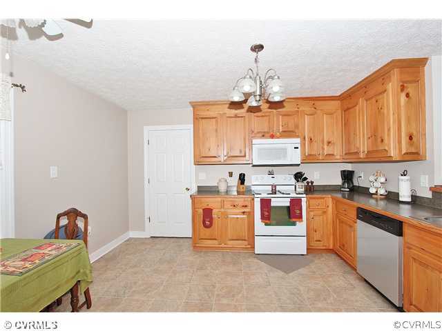 8270 West River Road Aylett, VA 23009 - Photo 8 of 24 Kitchen