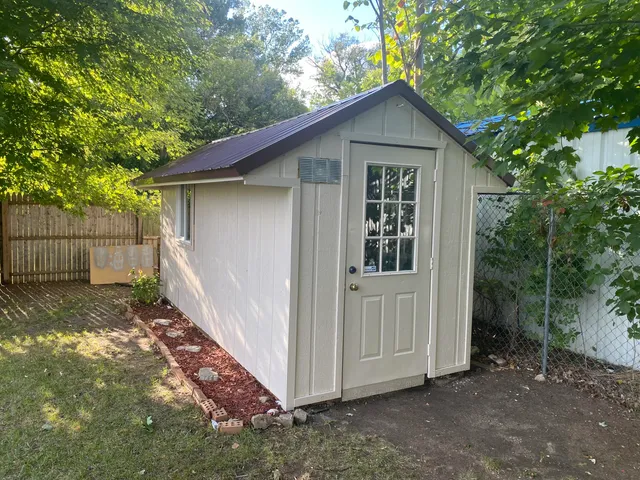 $159,900 | 802 Parker Street, Crystal, MI 48818