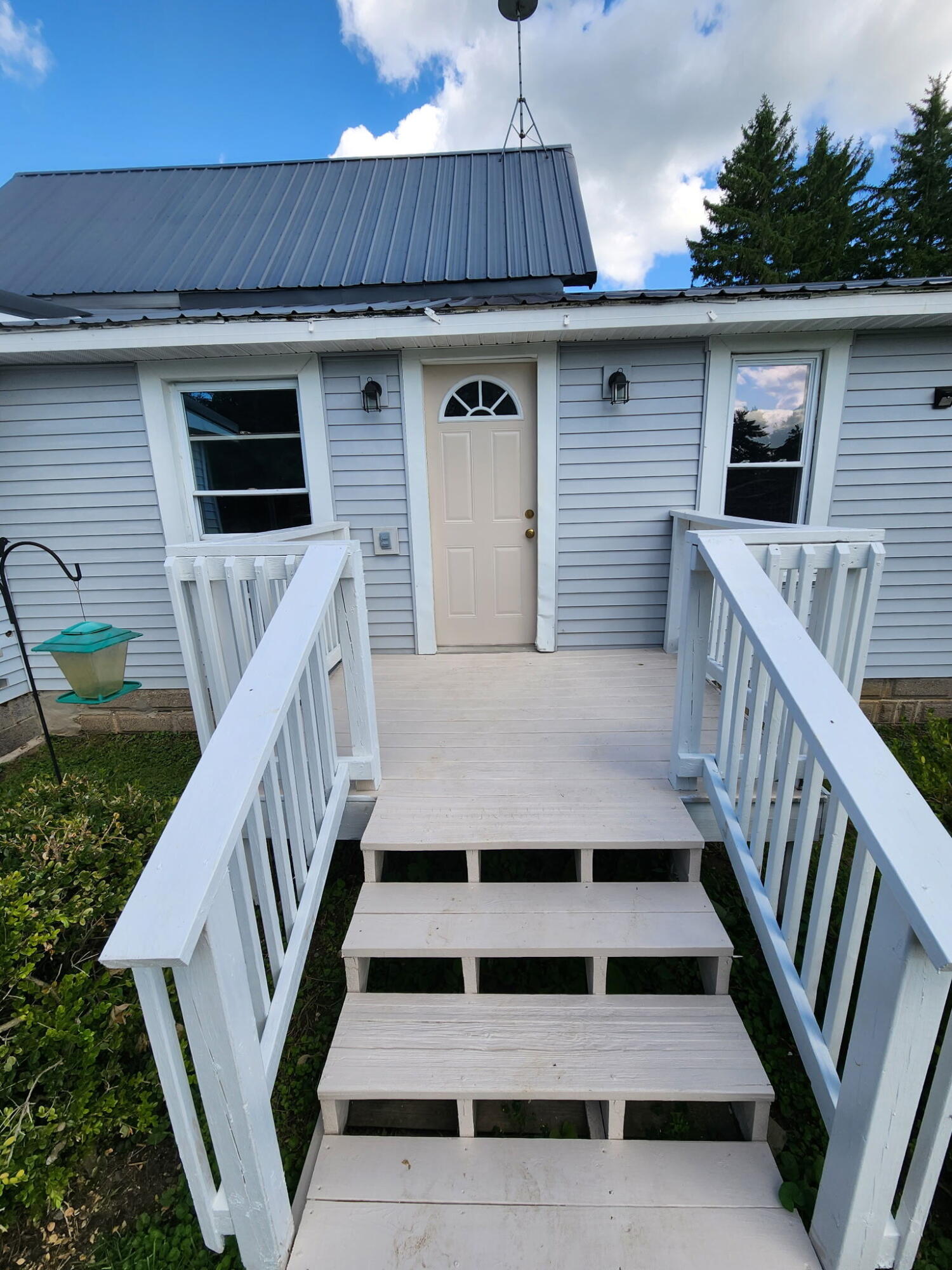 802 Parker Street Crystal, MI 48818 - Photo 4 of 30 2553639377809048121