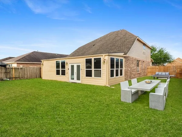$325,000 | 427 Heatherton Hill Drive, Rosenberg, TX 77469