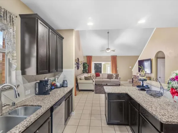 $325,000 | 427 Heatherton Hill Drive, Rosenberg, TX 77469