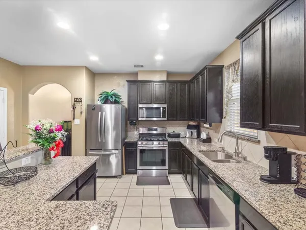 $325,000 | 427 Heatherton Hill Drive, Rosenberg, TX 77469