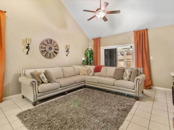 $325,000 | 427 Heatherton Hill Drive, Rosenberg, TX 77469