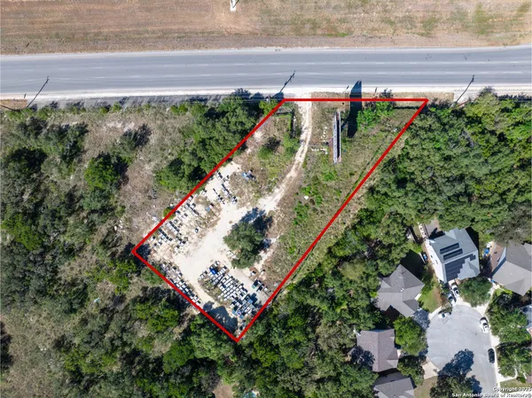 a view of a backyard with plants