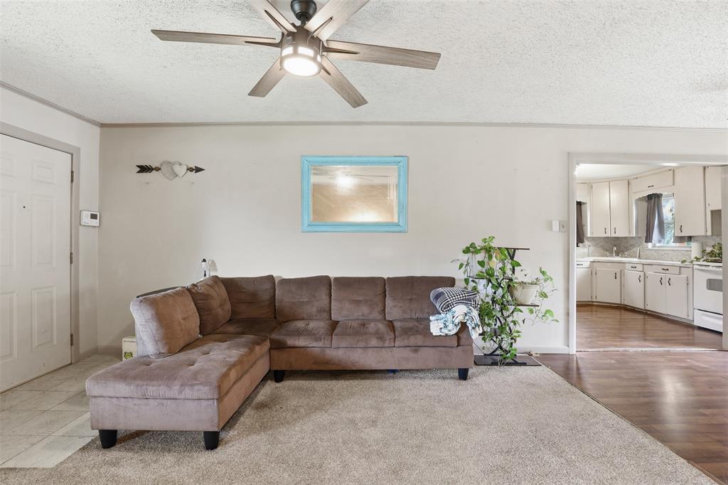 4304 Hodgkins Road Lake Worth, TX 76135 - Photo 11 of 33