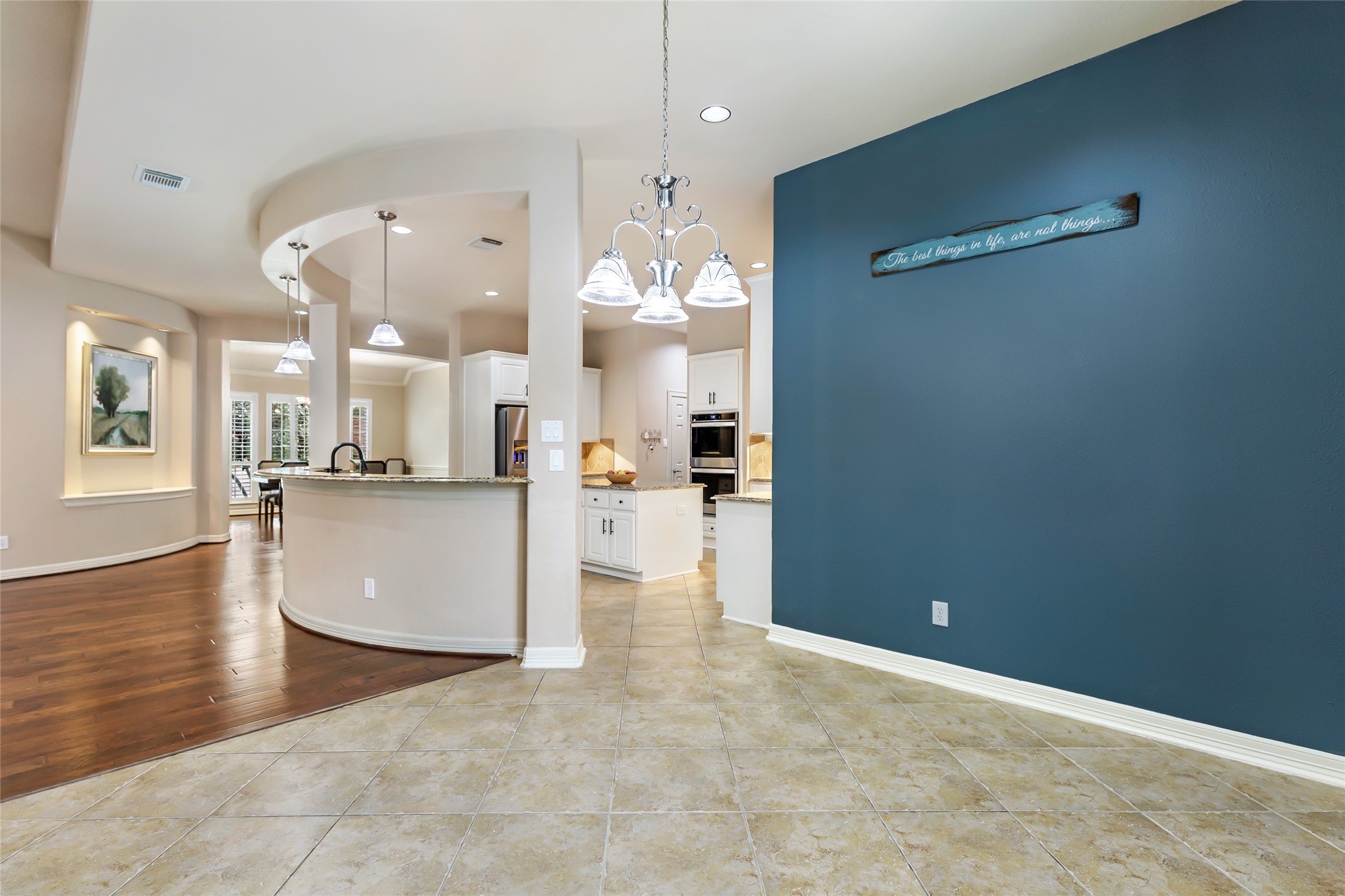 17302 Pipestone Point Court Humble, TX 77346 - Photo 20 of 50 Breakfast area off kitchen and curved bar