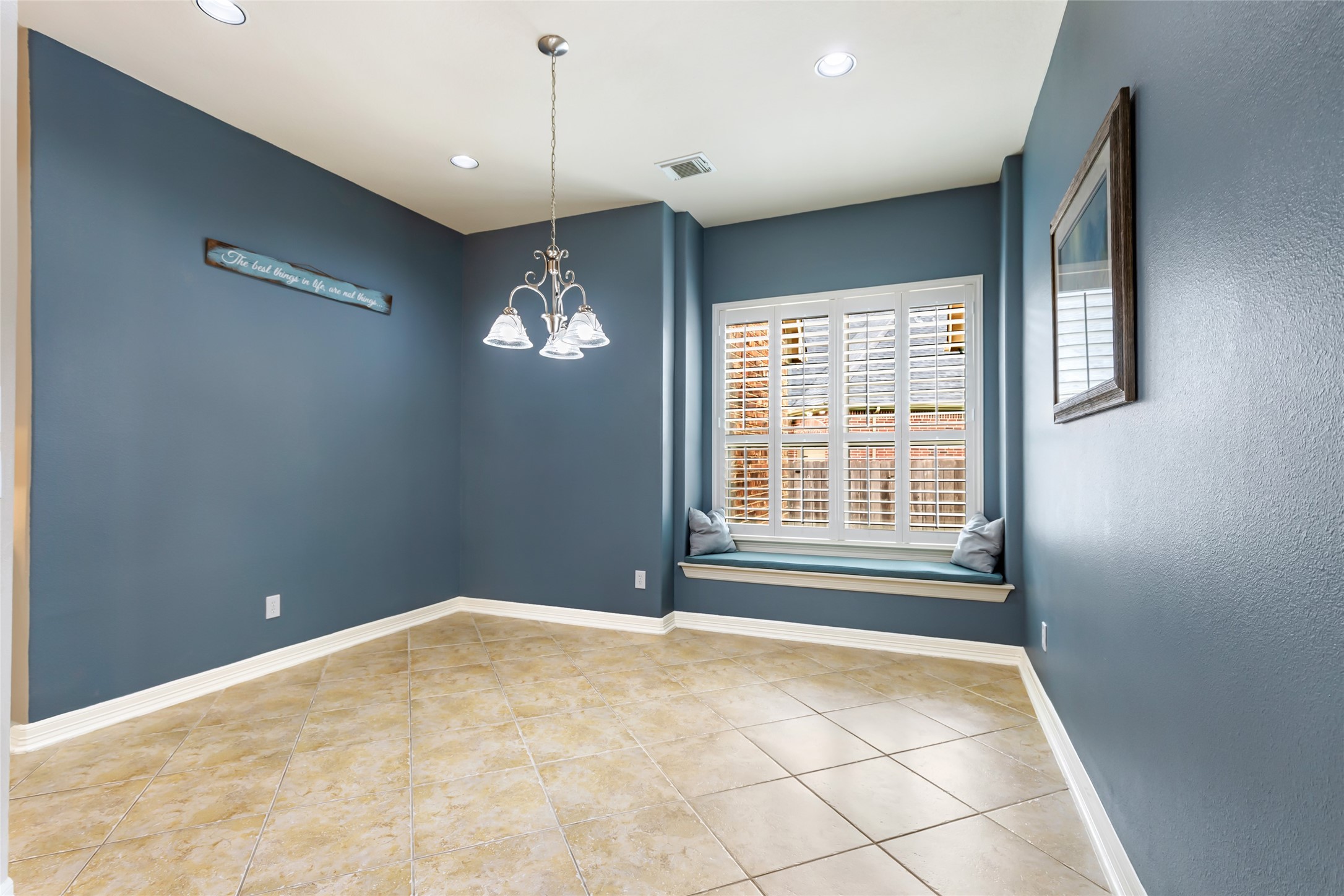 17302 Pipestone Point Court Humble, TX 77346 - Photo 21 of 50 Inviting breakfast area with window seating