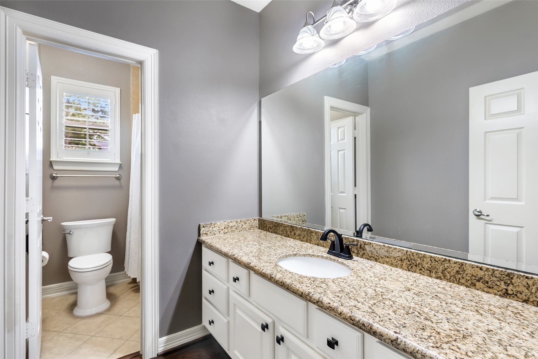 17302 Pipestone Point Court Humble, TX 77346 - Photo 42 of 50 Full bathroom located between third and fourth bedrooms