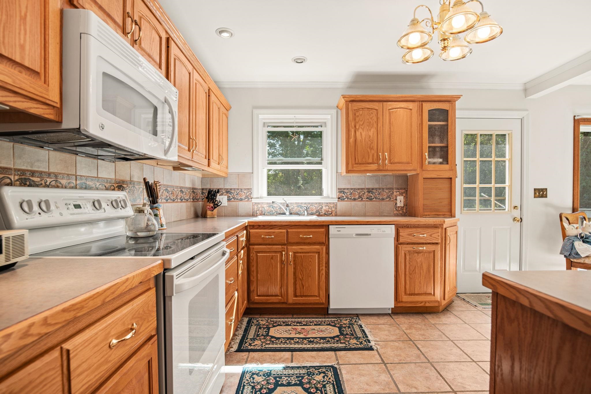 7 Taylor River Road Hampton Falls, NH 03844 - Photo 7 of 46