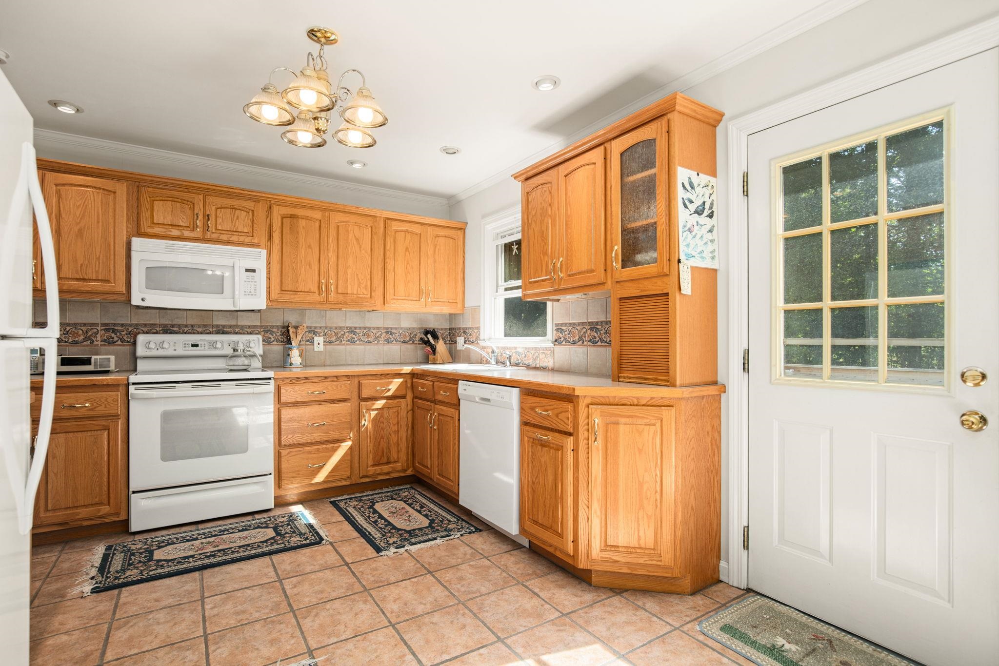 7 Taylor River Road Hampton Falls, NH 03844 - Photo 8 of 46
