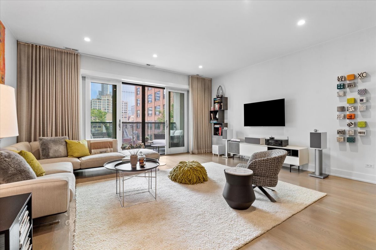 216 South Green Street, Unit 3N Chicago, IL 60607 - Photo 3 of 32