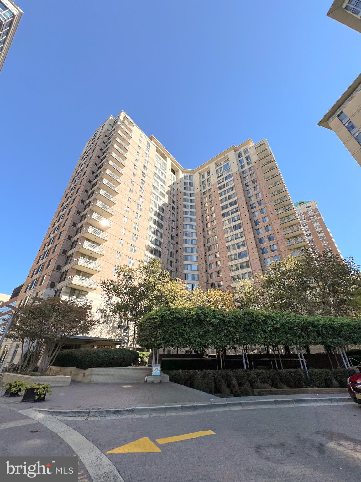 851 North Glebe Road, Unit 604 Arlington, VA 22203 - Photo 2 of 58 a view of a tall building