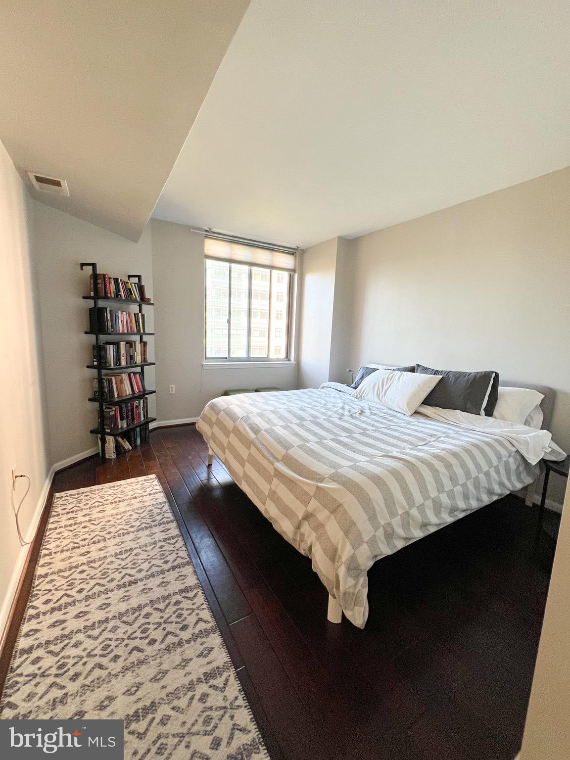 851 North Glebe Road, Unit 604 Arlington, VA 22203 - Photo 24 of 58 a bedroom with a bed and a window