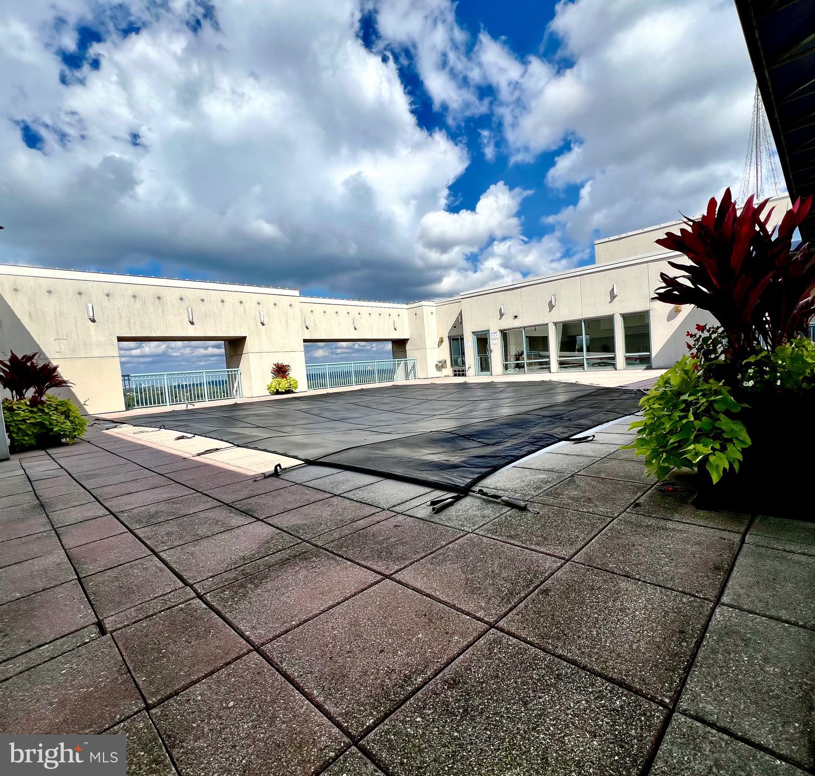 851 North Glebe Road, Unit 604 Arlington, VA 22203 - Photo 46 of 58 a view of a building
