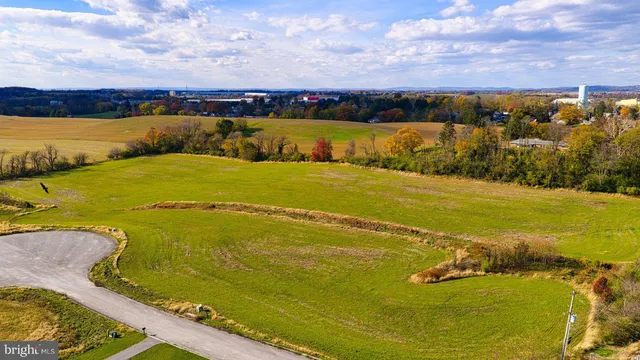 $589,900 | 4025 Rolling Meadow Court, York, PA 17408