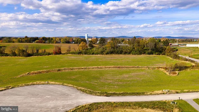 $589,900 | 4025 Rolling Meadow Court, York, PA 17408