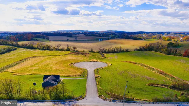 $589,900 | 4025 Rolling Meadow Court, York, PA 17408