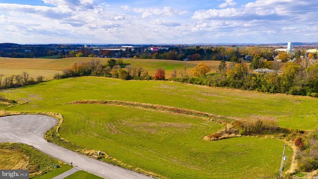 $589,900 | 4025 Rolling Meadow Court, York, PA 17408