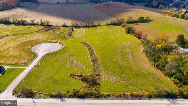 $589,900 | 4025 Rolling Meadow Court, York, PA 17408