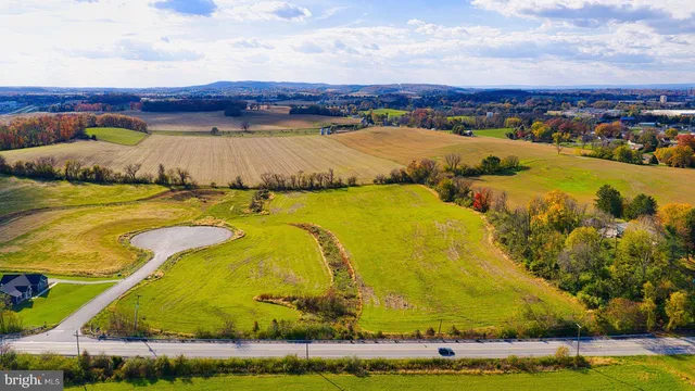 $589,900 | 4025 Rolling Meadow Court, York, PA 17408