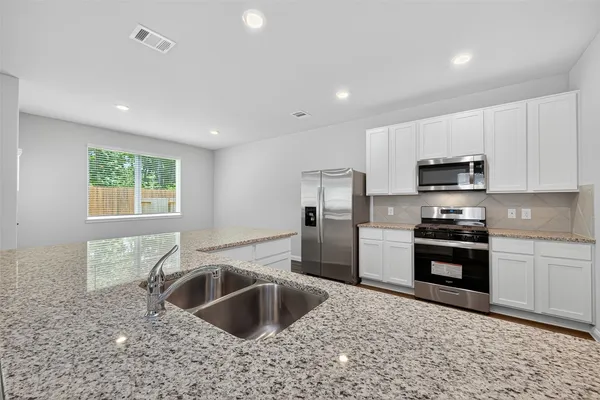 $2,000 | 13224 Musky Drive, Conroe, TX 77384