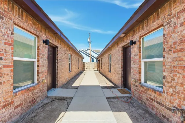 a view of entryway with a front door