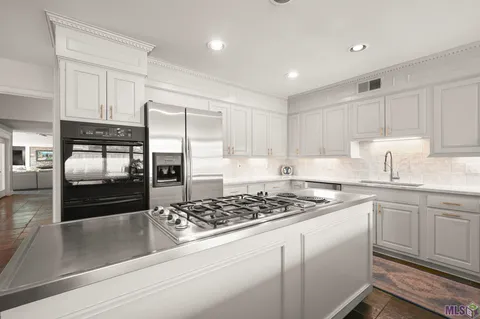 $1,225,000 | 8792 West Fairway Drive, Baton Rouge, LA 70809