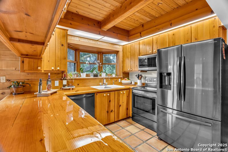 700 Ledgerock Road Wimberley, TX 78676 - Photo 28 of 37