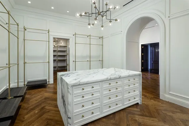 a view of a walk in closet