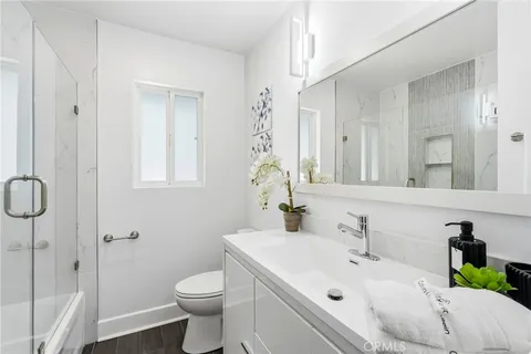 $949,999 | 17126 San Fernando Mission Boulevard, Granada Hills, CA 91344