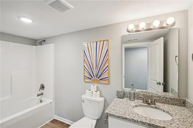 $389,900 | 1108 Northwest Hilltop Lane, Grain Valley, MO 64029