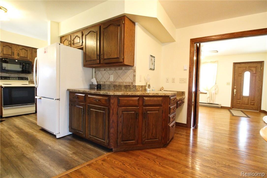 1807 Peppermill Road Lapeer, MI 48446 - Photo 13 of 65 IMG_2576.jpg