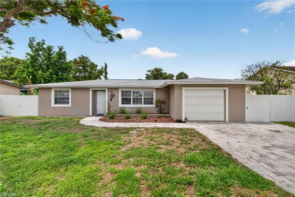 $2,900 | 4830 Cortez Circle, Naples, FL 34112