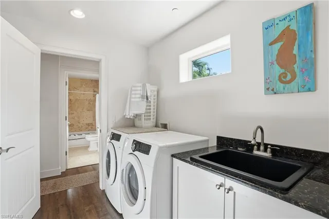 a view of a backyard with palm trees