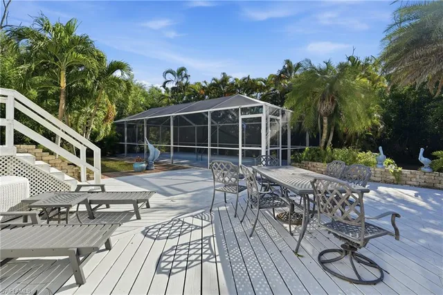 a view of a tennis court