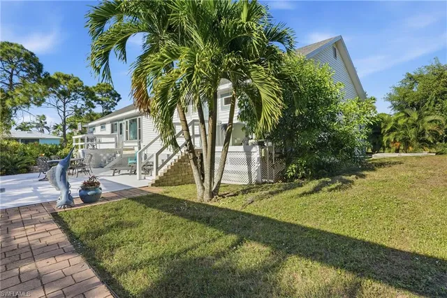 a view of an house with backyard space and balcony