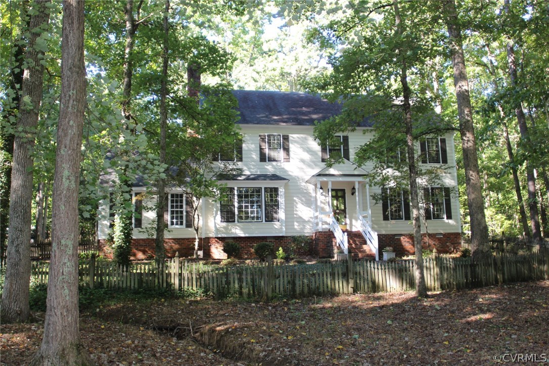 a view of house with a yard