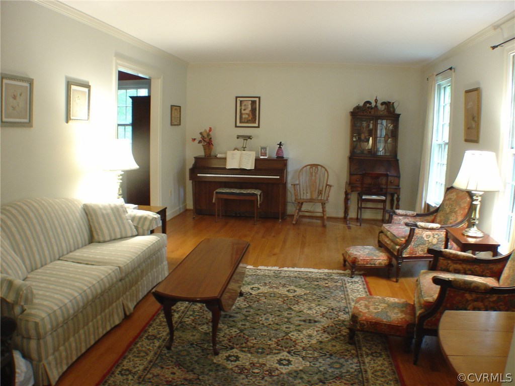 2220 Oakengate Lane Midlothian, VA 23113 - Photo 3 of 17 a living room with furniture