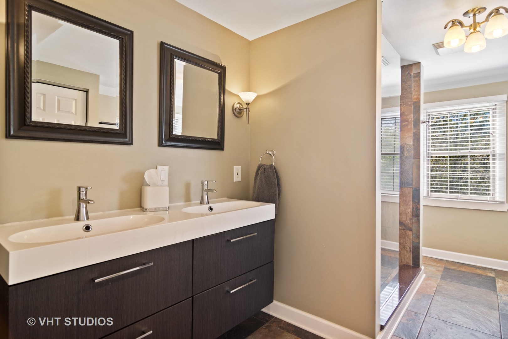 624 South Banbury Road Arlington Heights, IL 60005 - Photo 11 of 20 a bathroom with a double vanity sink and a mirror
