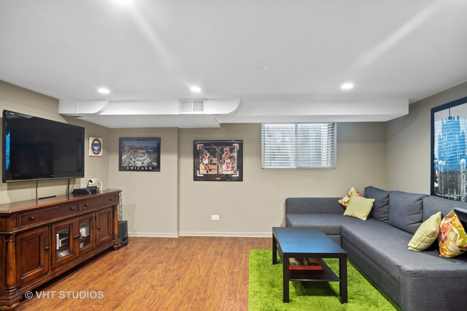 624 South Banbury Road Arlington Heights, IL 60005 - Photo 16 of 20 a living room with furniture and a flat screen tv