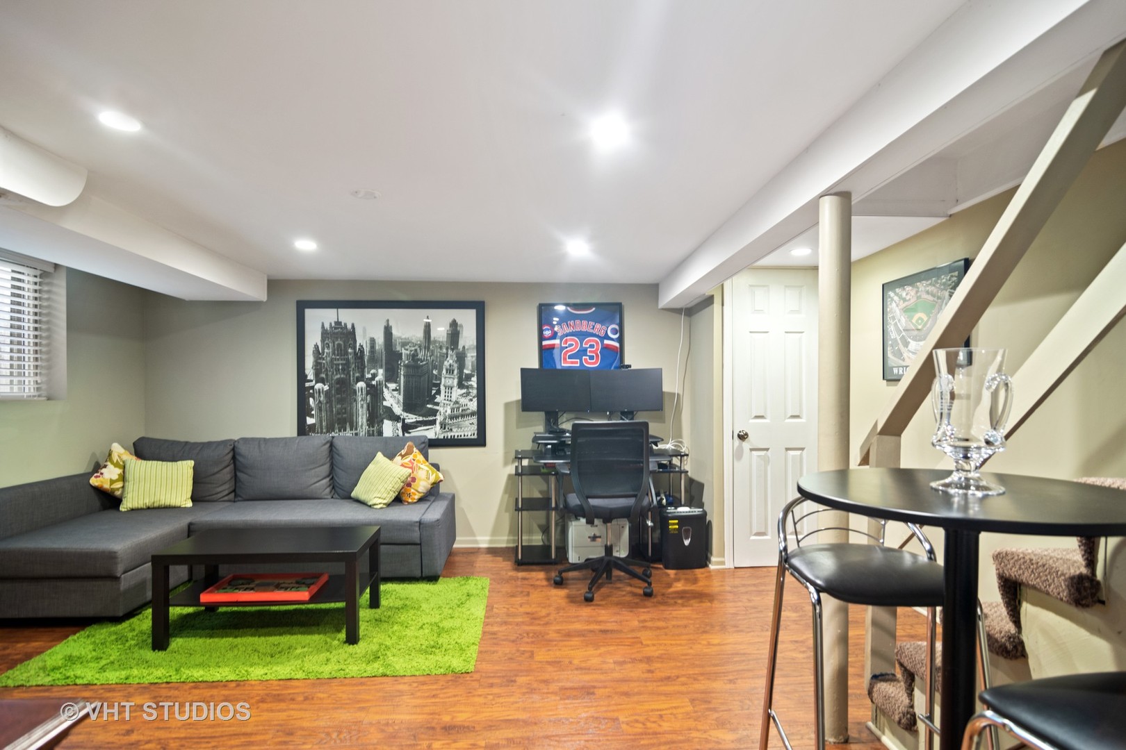 624 South Banbury Road Arlington Heights, IL 60005 - Photo 17 of 20 a living room with furniture and a floor to ceiling window